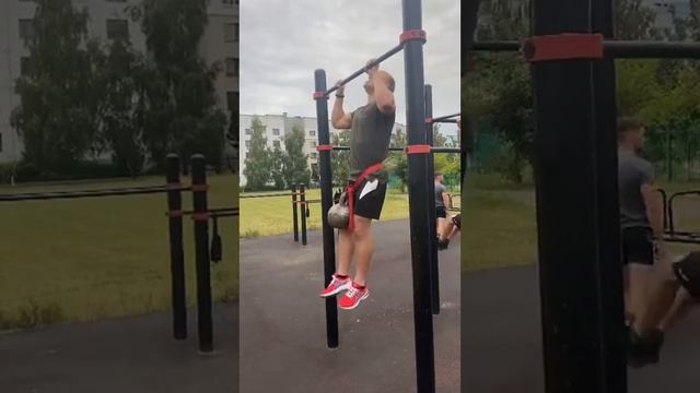 Подтягивания с +16 кг - 23 повторения... смотреть онлайн