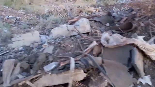 ПОИСКИ МЕТАЛЛА С КУВАЛДОЙ,БЬЮ ПЛИТЫ смотреть онлайн