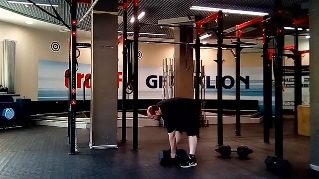 ЖЕЛЕЗНЫЙ ЛИКБЕЗ: СВИНГ ГАНТЕЛЯМИ ПО... Dumbbell swings varieties. смотреть онлайн