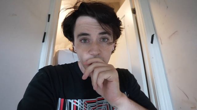 if you ever see this man enter your house and record you, You need to GET OUT and RUN away FAST!! смотреть онлайн