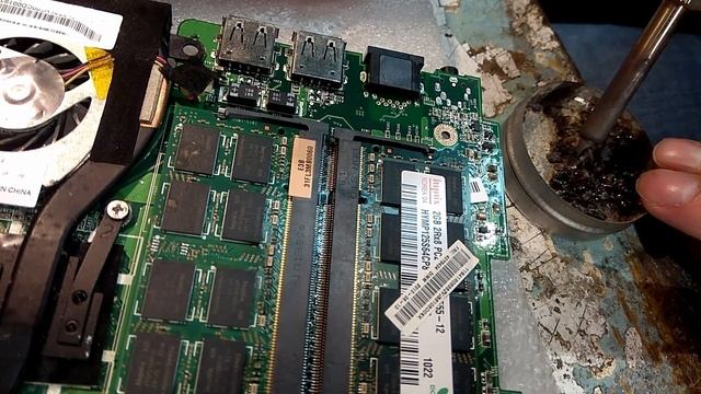 Нетбук Lenovo X100e не включается, слегка дергается вентилятор смотреть онлайн