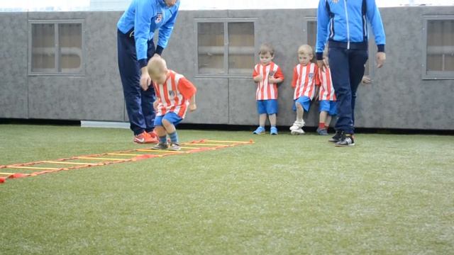 Тренировка в 3,5 года в моем втором клубе Footbalkids смотреть онлайн