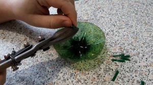 Как я измельчаю пластиковые крышки от напитков, с целью их дальнешей переработки во что-то полезное