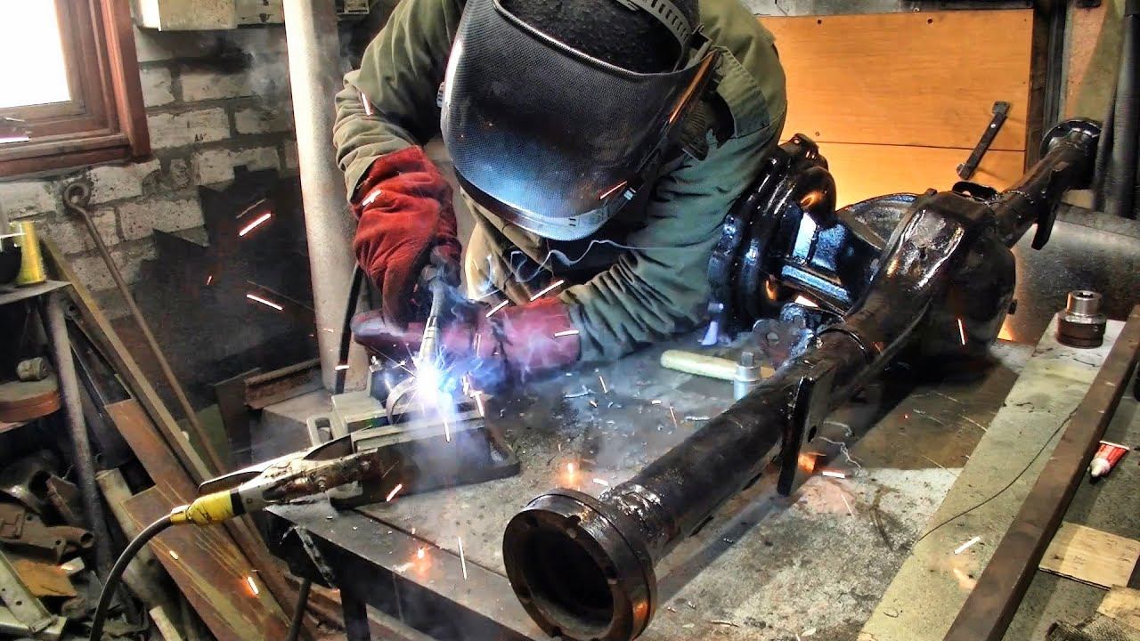 Трицикл на базе мотоцикла Урал / 10 серия / Ремонт нивовского моста смотреть онлайн