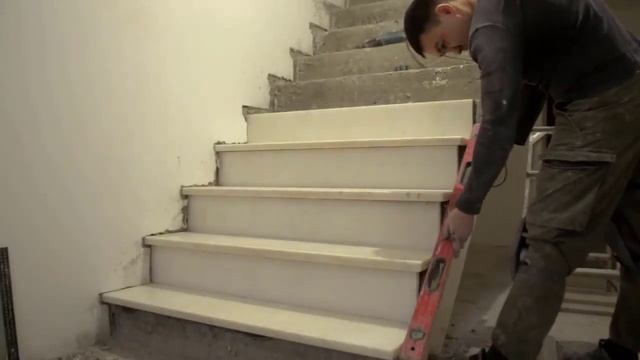 Мраморная лестница: дорогая и сложная в исполнении. Еще она недолговечная, в отличие от C3 лестницы смотреть онлайн