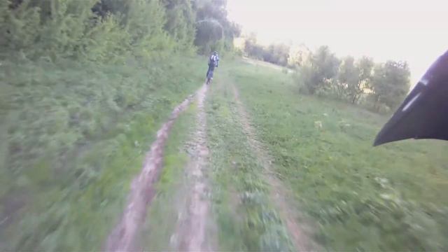 Славка грохнулся на велике.