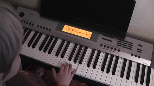 Как играть песню "В лесу родилась ёлочка" смотреть онлайн