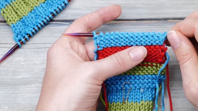 How to change colors in knitting - 10 easy methods [mid row or at the beginning] смотреть онлайн