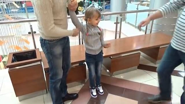 ❤ КРОССОВКИ ИЛИ РОЛИКИ? ❤ HEELYS: МОЙ ПЕРВЫЙ ЗАЕЗД! Учусь кататься на роликовых кроссовках Хилис ? смотреть онлайн