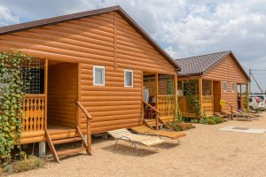 Семейный отдых в Должанской. Коттеджи в Должанской недалеко от моря. «Мадагаскар» БАЗА ОТДЫХА