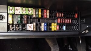 Замена предохранителя прикуривателя Skoda Rapid