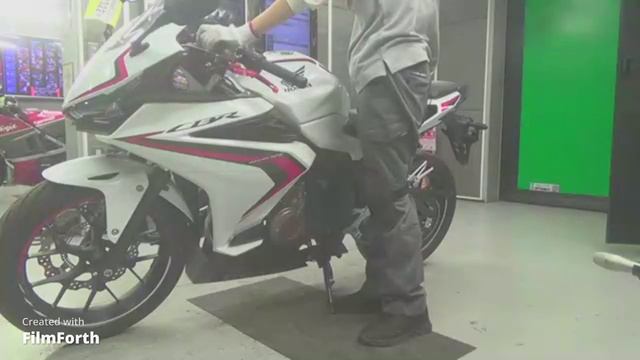 Мотоцикл спортбайк Honda CBR400R рама NC56 модификация спортивный 2020 пробег 3 027 км белый черный