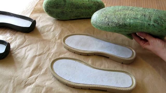 Приклеиваем подошву на валенки методом нагрева. Шаг 4 смотреть онлайн