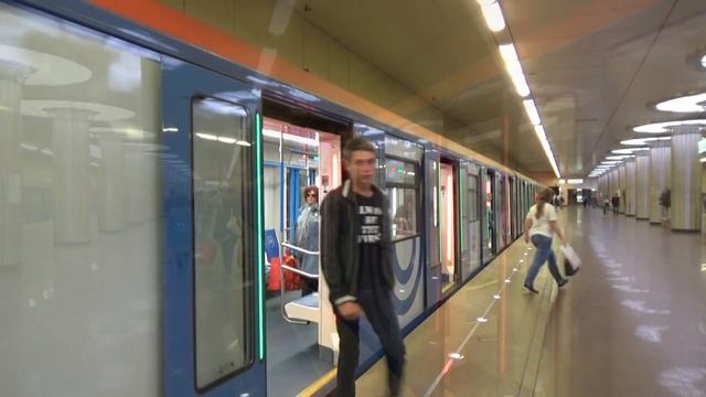 Электропоезд 81-765/766/767 "МОСКВА" №45 на станции метро Котельники смотреть онлайн