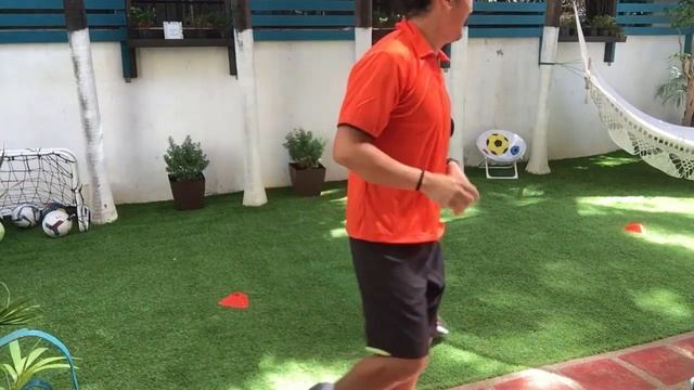 FAMILY FUN FOOTBALL GAMES BY FUTBOL FUNATICS | QUARANTINE EDITION | PASSING GAMES + BASIC RONDO смотреть онлайн