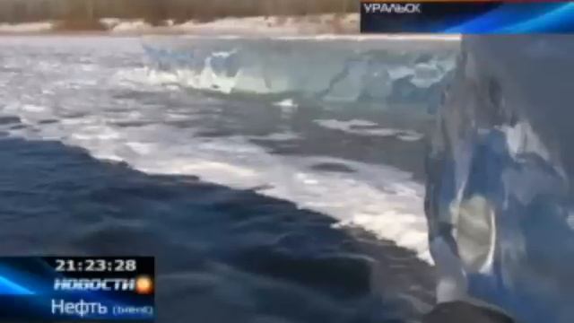 Огромные ледяные глыбы обнаружили на реке Урал смотреть онлайн