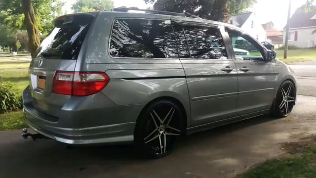 07 Honda Odyssey touring on 22" смотреть онлайн