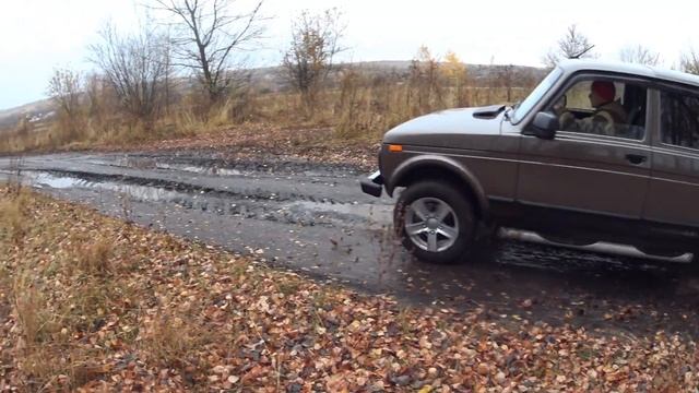 Нива 2131 наконец дождался дождей. Лайтовые покатушки на обновленной Ниве 2020.