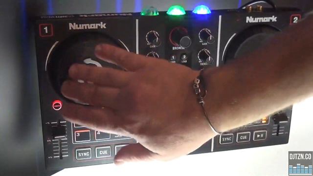 NAMM 2016: Numark Party Mix DJ Controller смотреть онлайн