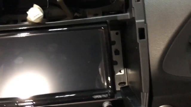 Nissan LEAF Head Unit Radio Removal for English Language Conversion смотреть онлайн