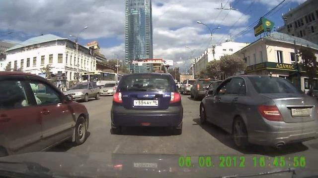 Наглый водитель на Малышева смотреть онлайн
