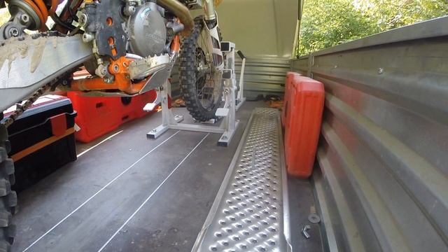 Перевозка эндуро/кросс мотоцикла. Самодельные крепления. смотреть онлайн