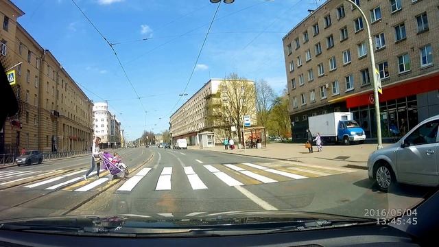 Разбитые трамвайные пути — с коляской не перейти смотреть онлайн