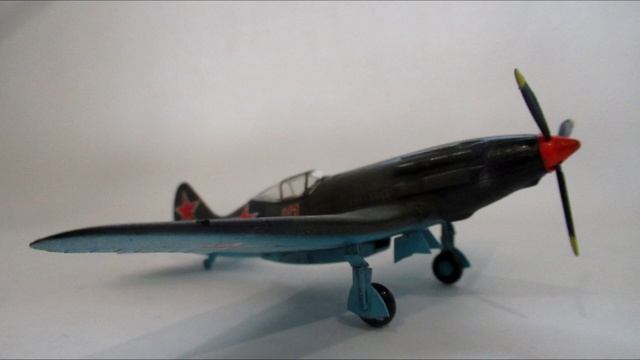 Финал сборки и окраски тренировочной эскадрильи в 72 масштабе