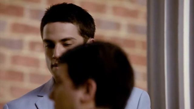 S01E04 Тайлер уводит Викки подальше от всех смотреть онлайн
