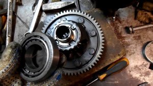 как поменять подшипники дифференциала на разобранной кпп №6.mp4