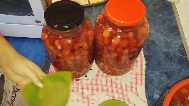 Консервируем компот "Ассорти" (ягоды вишни, красной смородины и крыжовника). Ну очень очень вкусный смотреть онлайн