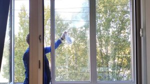 Робот - мойщик окон Xiaomi HUTT DDC55 в действии