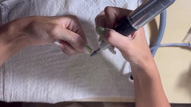 Делаю ногти сама себе / Убираю длину ногтей смотреть онлайн