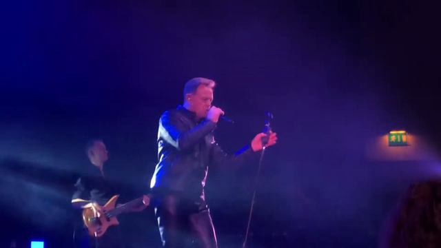Jason Donovan - Intro & Sweet Transvestite (Even More Good Reasons Tour 2021/22) смотреть онлайн