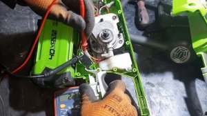 Аккумуляторная  пила Greenworks не включается - ремонт