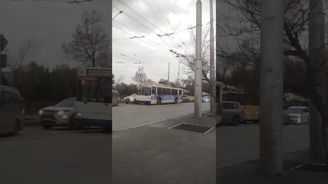 Слет штанг у троллейбуса. Оторвался башмак смотреть онлайн