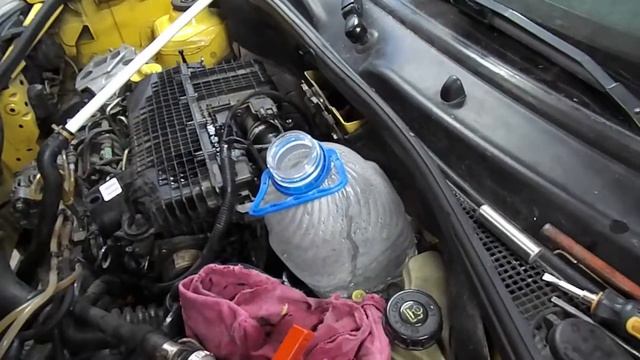 Промивання системи охолодження Рено кенго 1,5 DCI. Частина 3 смотреть онлайн