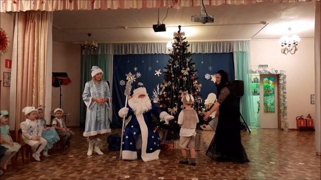 Новогодний утренник в младшей группе смотреть онлайн