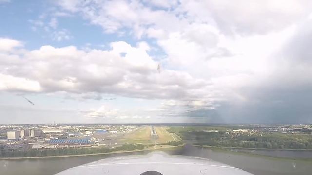 VFR approach (EETN) via NAISA and landing at runway 08 Lennart Meri Tallinn Airport in Estonia смотреть онлайн