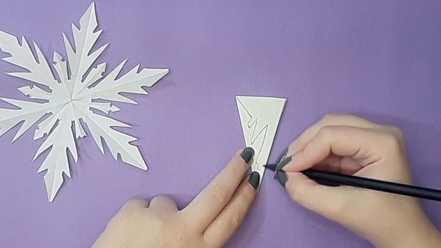 Paper Snowflakes :How to make COOL origami ROBLOX snowflake смотреть онлайн