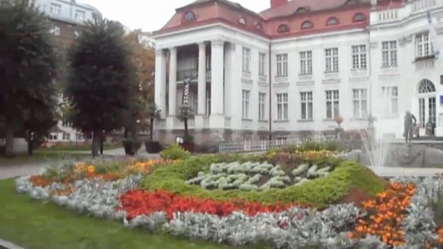 Карловы Вары курортный город. Чехия. (цветочная часть) смотреть онлайн