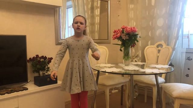 Стих «Про девочку, которая нашла своего мишку» смотреть онлайн