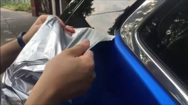 Removing a full satin chrome car vinyl wrap by IRISTEK after 1 Year! смотреть онлайн