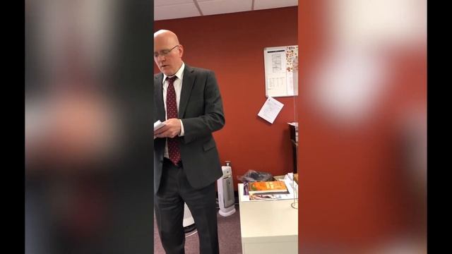 Massachusetts Man Threatened with Felony for Recording Public School Officials in Public Building смотреть онлайн