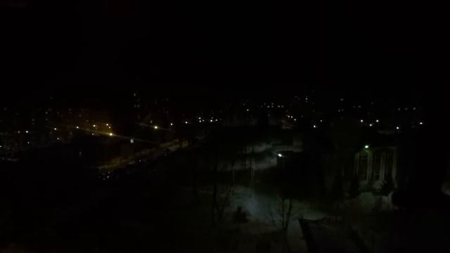 Первый полет на квадрокоптере, перелетел свой дом!!! )) смотреть онлайн