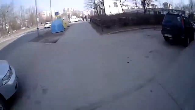 Поездка на электросамокате E-TWOW S2 ECO по городу смотреть онлайн