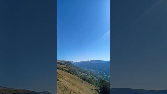 Vue du col d'Aulac, vallée du Falgoux, Pays de Salers. 11 octobre 2023 смотреть онлайн