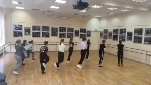 Репетиция коллектива современного танца LilFam. смотреть онлайн