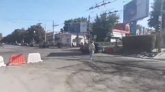 В Таганроге укладывают новые трамвайные пути. смотреть онлайн