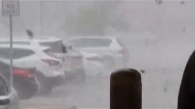 Ужасна буря з градом обрушился на Австралию, Канберру смотреть онлайн